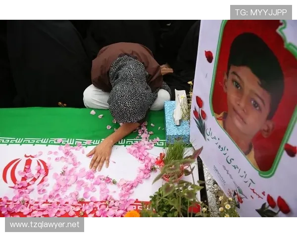 伊朗男足含泪悼空袭遇难学生 伊朗男足含泪悼空袭遇难学生